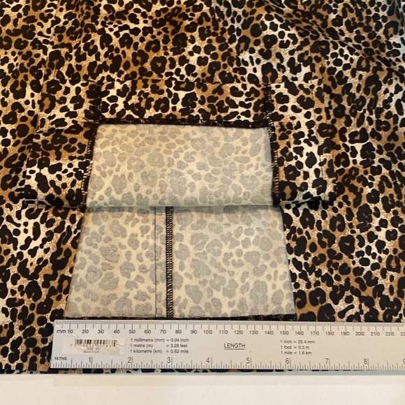 Will Smith Leopard print pencil skirt 20”, side zip, kick flap @ back EUC size 4 - Picture 12 of 15